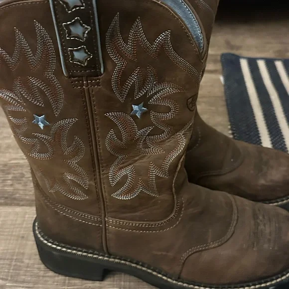 Ariat Brown Western Boots with Star Detail size 9.5 - Picture 2 of 6
